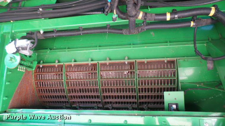 image for item DC2445 2013 John Deere S670 STS combine
