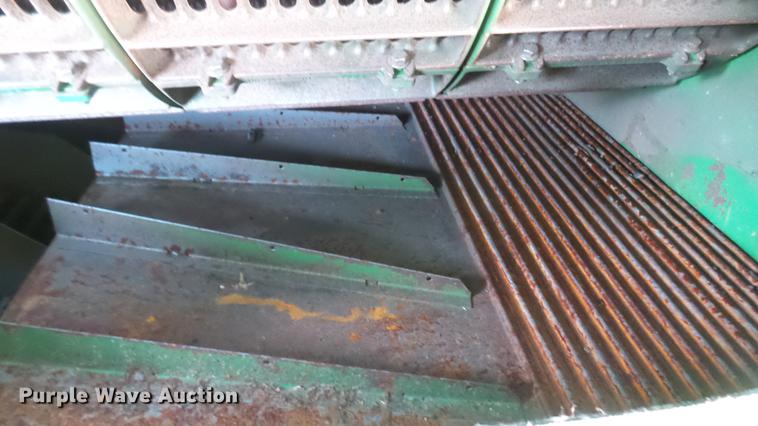 image for item DC2445 2013 John Deere S670 STS combine