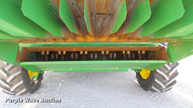 image for item DC2445 2013 John Deere S670 STS combine