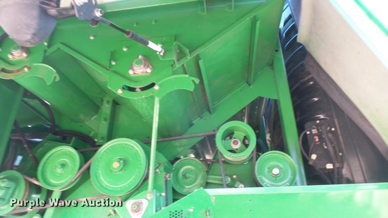 image for item DC2445 2013 John Deere S670 STS combine