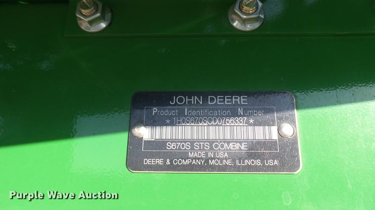 image for item DC2445 2013 John Deere S670 STS combine