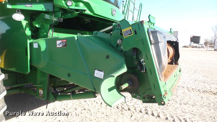 image for item DC2445 2013 John Deere S670 STS combine