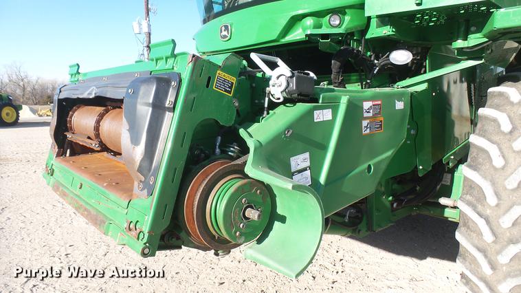 image for item DC2445 2013 John Deere S670 STS combine