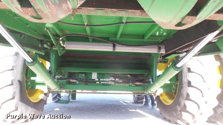 image for item DC2445 2013 John Deere S670 STS combine