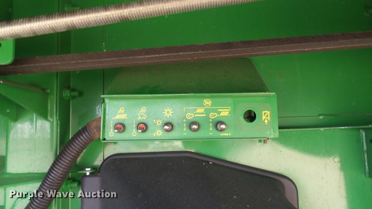 image for item DC2445 2013 John Deere S670 STS combine