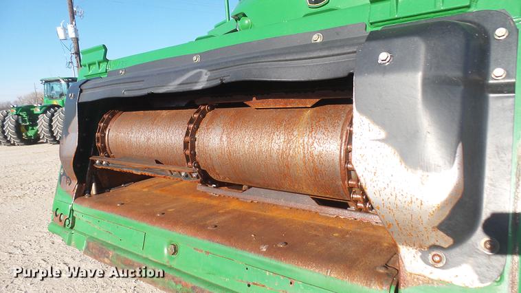 image for item DC2445 2013 John Deere S670 STS combine