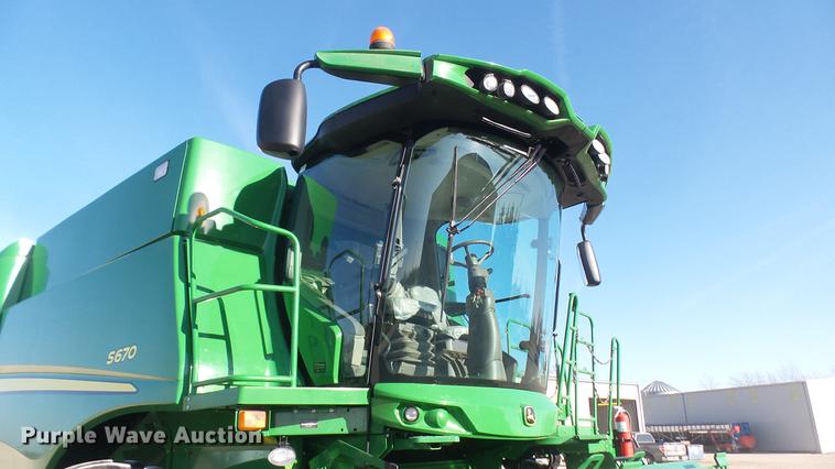 image for item DC2445 2013 John Deere S670 STS combine