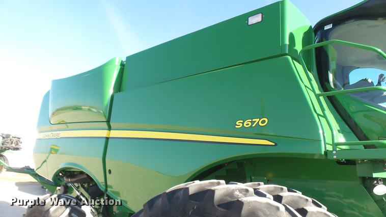 image for item DC2445 2013 John Deere S670 STS combine
