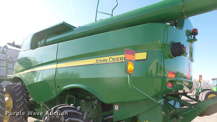 image for item DC2445 2013 John Deere S670 STS combine