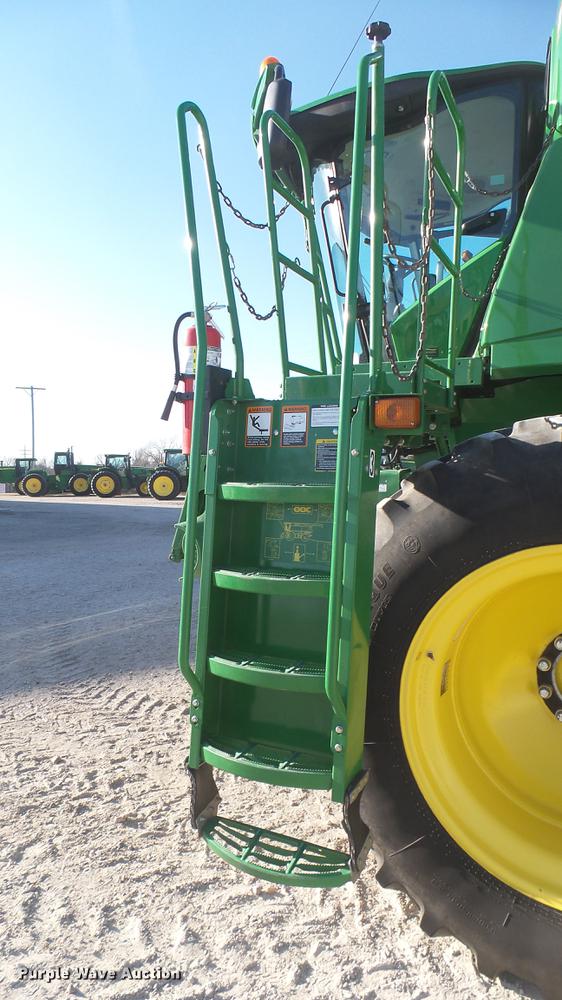 image for item DC2445 2013 John Deere S670 STS combine