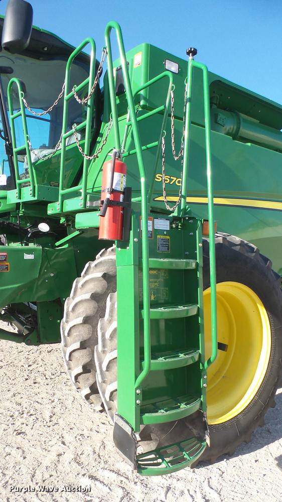 image for item DC2445 2013 John Deere S670 STS combine
