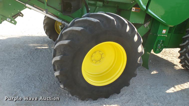 image for item DC2445 2013 John Deere S670 STS combine