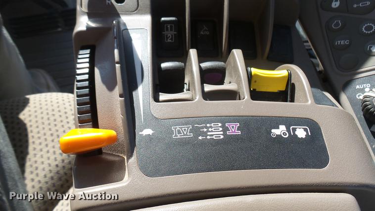 image for item DC2446 2013 John Deere 8360R MFWD tractor