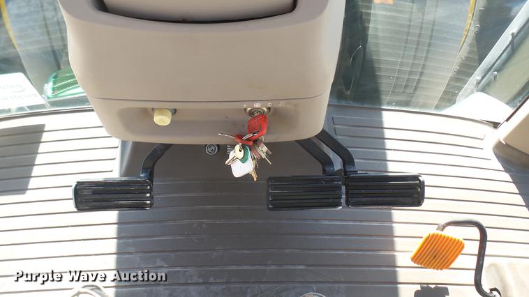 image for item DC2446 2013 John Deere 8360R MFWD tractor