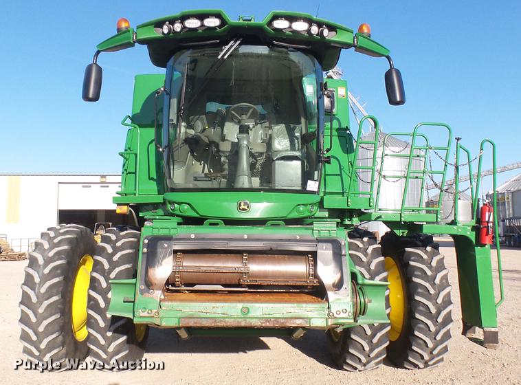 image for item DC2447 2013 John Deere S670 STS combine