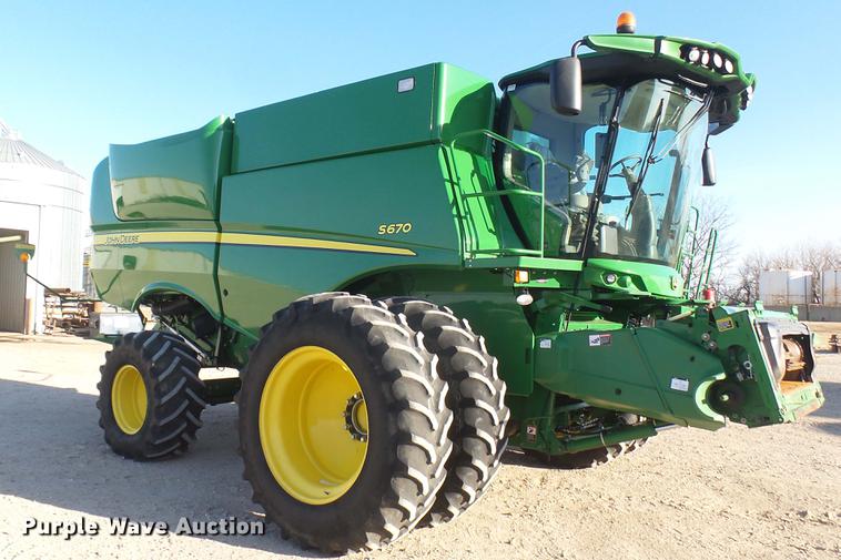image for item DC2447 2013 John Deere S670 STS combine