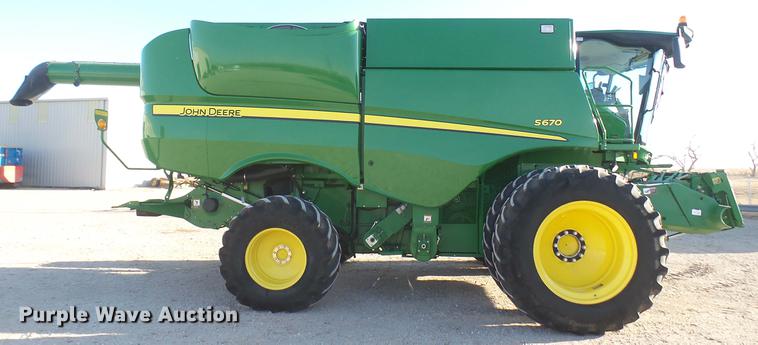 image for item DC2447 2013 John Deere S670 STS combine