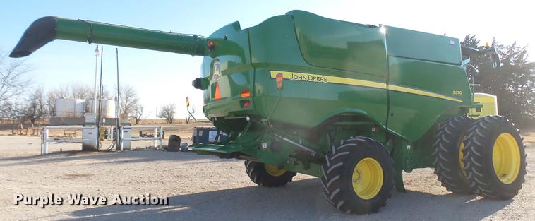 image for item DC2447 2013 John Deere S670 STS combine