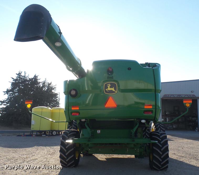 image for item DC2447 2013 John Deere S670 STS combine