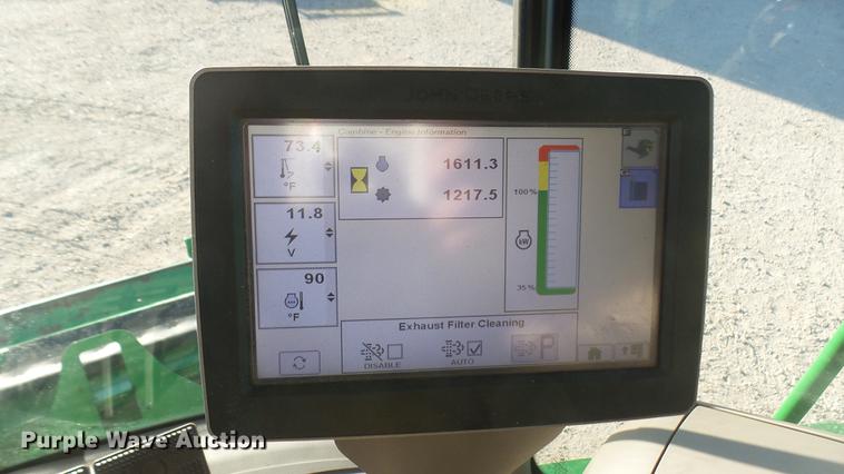 image for item DC2447 2013 John Deere S670 STS combine