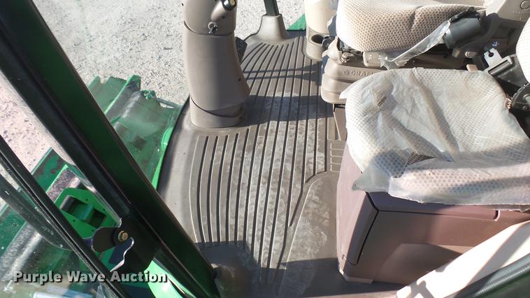 image for item DC2447 2013 John Deere S670 STS combine