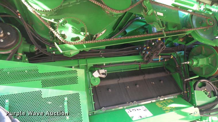 image for item DC2447 2013 John Deere S670 STS combine