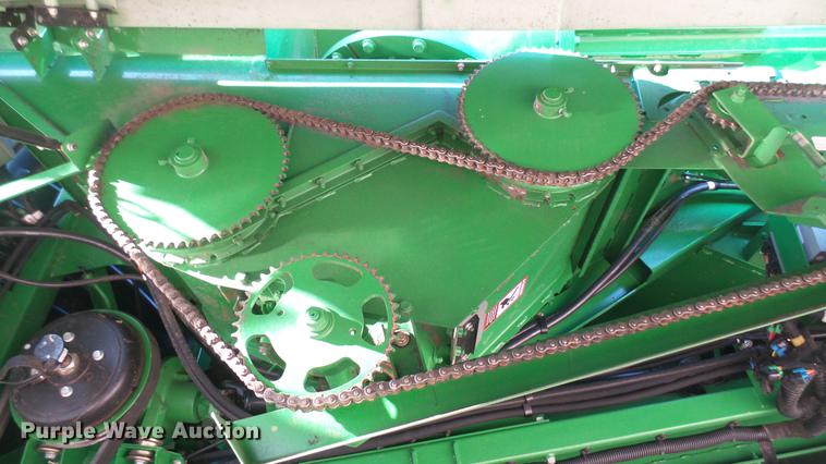 image for item DC2447 2013 John Deere S670 STS combine