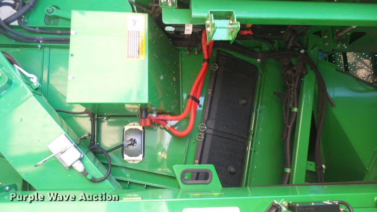 image for item DC2447 2013 John Deere S670 STS combine