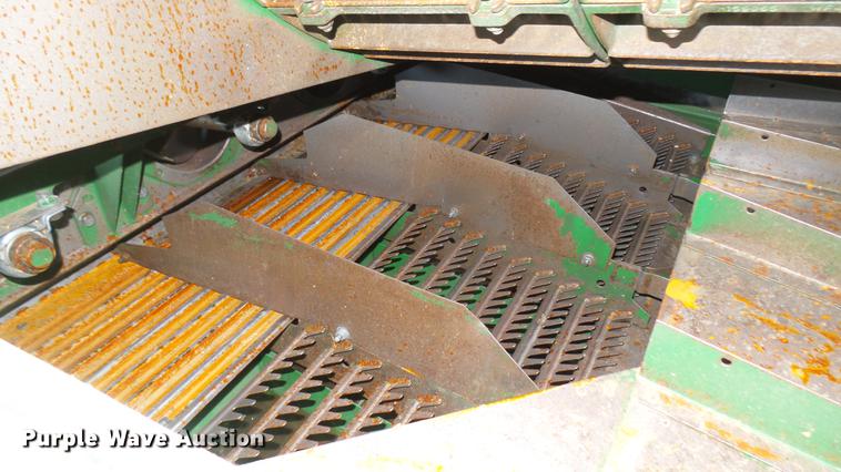 image for item DC2447 2013 John Deere S670 STS combine
