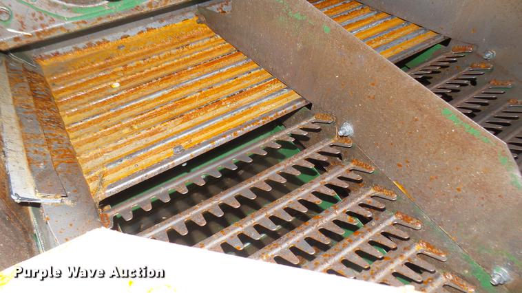 image for item DC2447 2013 John Deere S670 STS combine