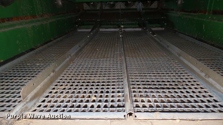 image for item DC2447 2013 John Deere S670 STS combine