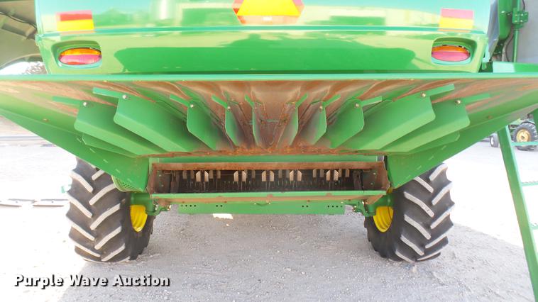 image for item DC2447 2013 John Deere S670 STS combine