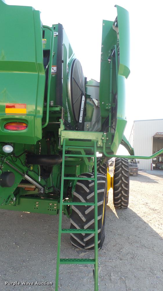 image for item DC2447 2013 John Deere S670 STS combine