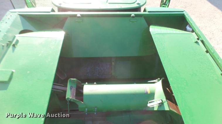 image for item DC2447 2013 John Deere S670 STS combine