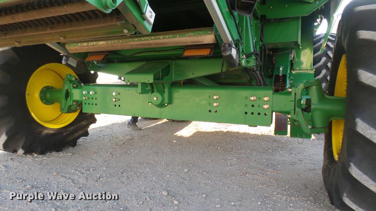 image for item DC2447 2013 John Deere S670 STS combine