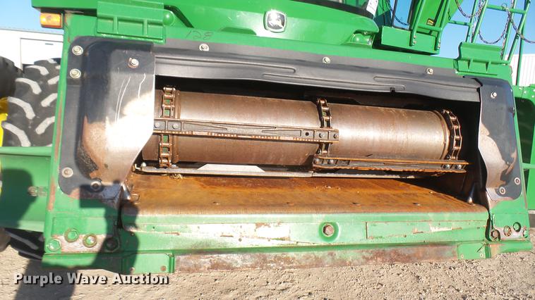 image for item DC2447 2013 John Deere S670 STS combine