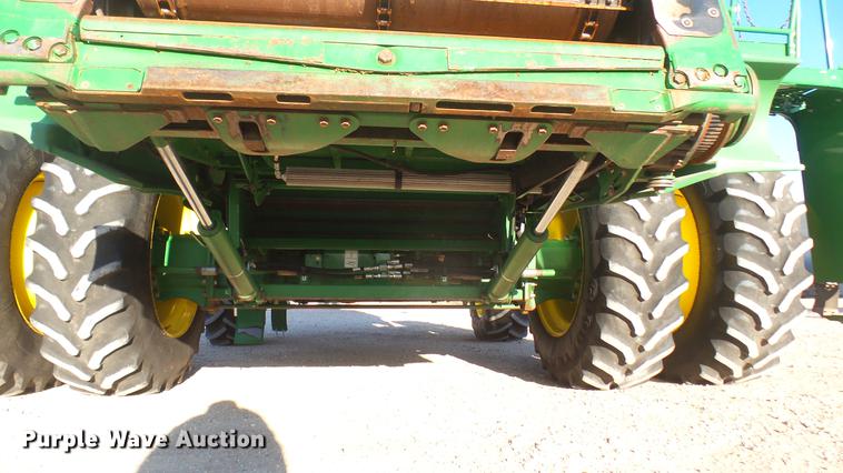 image for item DC2447 2013 John Deere S670 STS combine