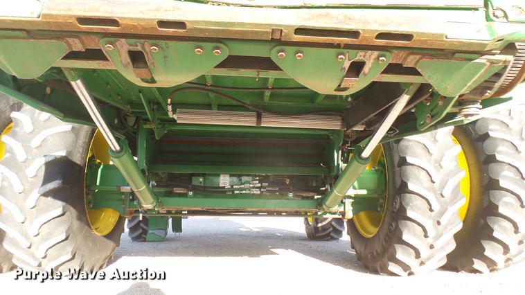 image for item DC2447 2013 John Deere S670 STS combine