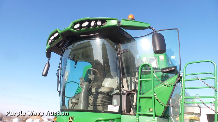 image for item DC2447 2013 John Deere S670 STS combine