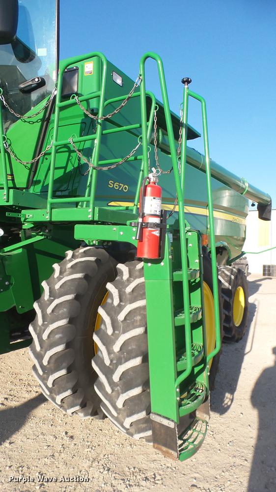 image for item DC2447 2013 John Deere S670 STS combine