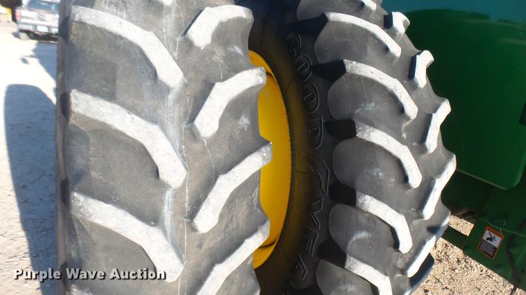 image for item DC2447 2013 John Deere S670 STS combine