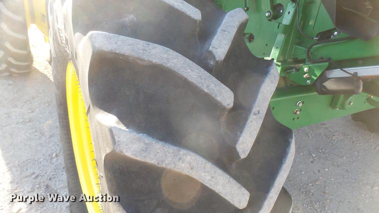 image for item DC2447 2013 John Deere S670 STS combine