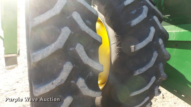 image for item DC2447 2013 John Deere S670 STS combine