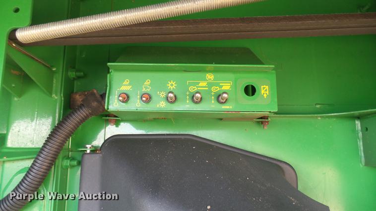 image for item DC2447 2013 John Deere S670 STS combine