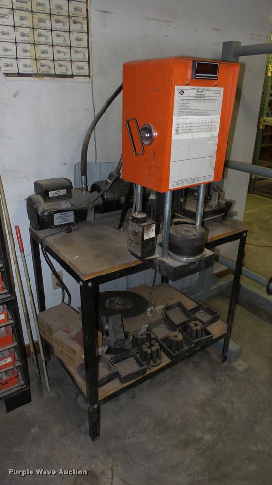 Gates 707 hydraulic hose crimper in Lyons, KS Item DK9004 sold