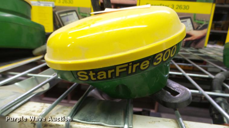image for item DR9776 John Deere StarFire 300 GPS receiver