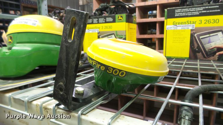 image for item DR9776 John Deere StarFire 300 GPS receiver