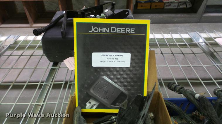 image for item DR9776 John Deere StarFire 300 GPS receiver