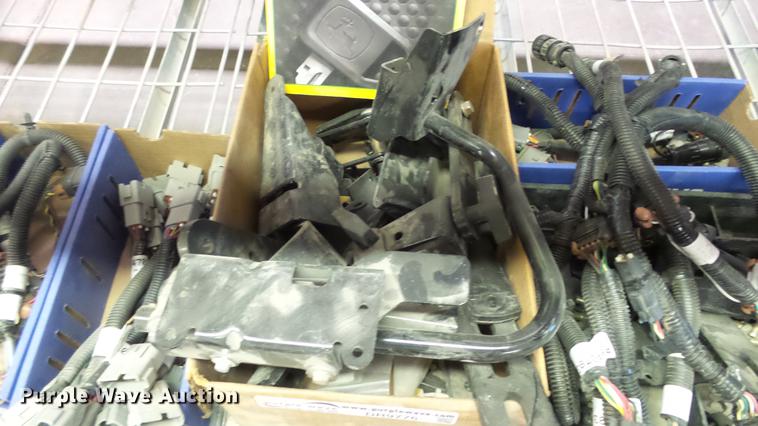 image for item DR9776 John Deere StarFire 300 GPS receiver