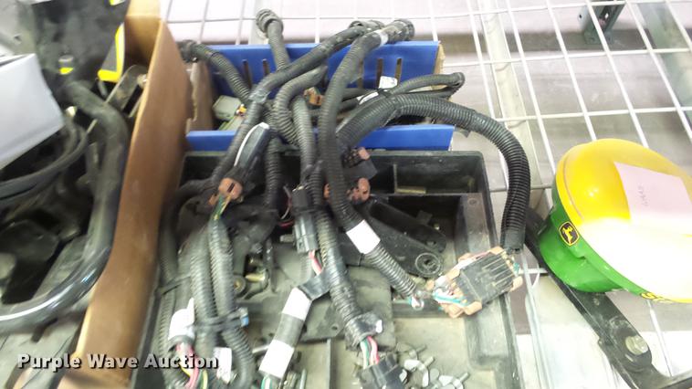 image for item DR9776 John Deere StarFire 300 GPS receiver